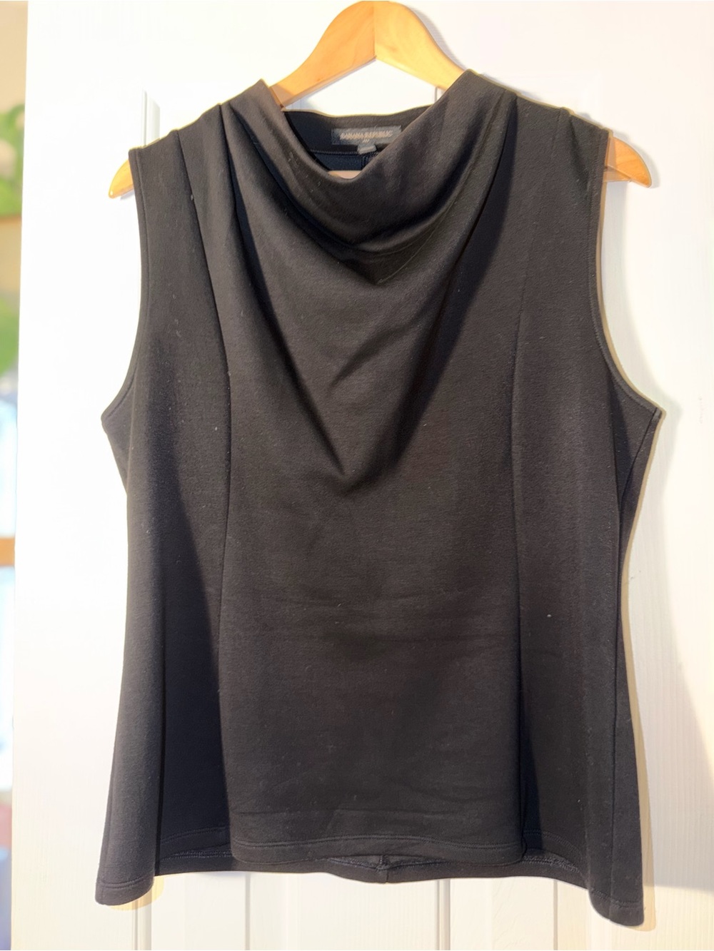 Banana Republic Sleeveless Black Cowl Neck Top Womens Sz L